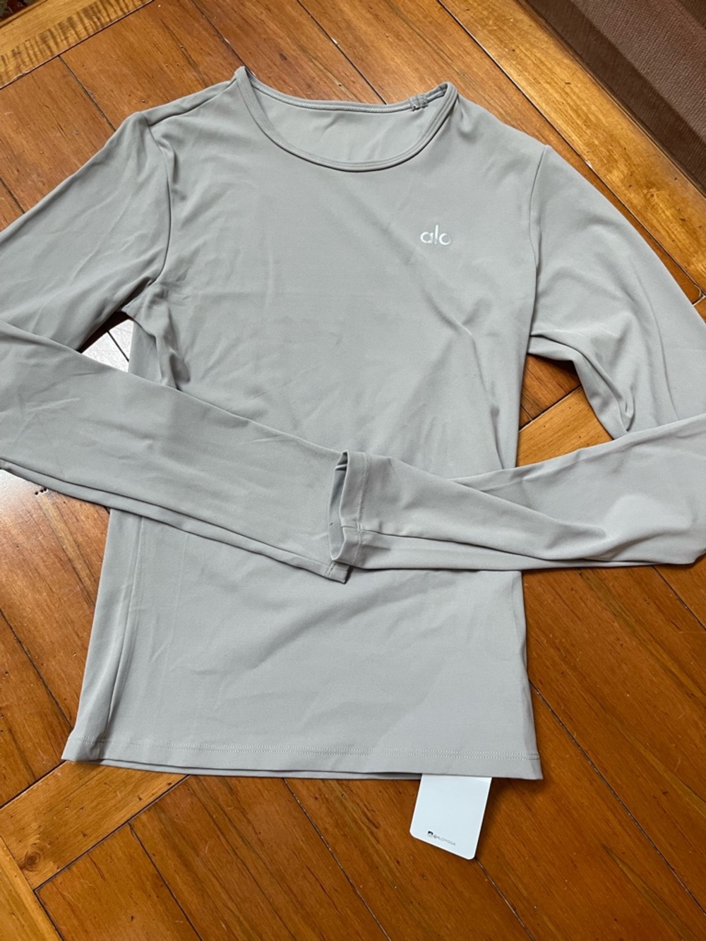 ALO Yoga NWT Long Sleeve Crew Neck Top in Light Taupe Size M